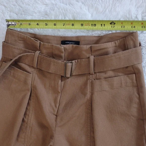 BANANA REPUBLIC Tan High-rise Tapered with Belt, Size 8. - Picture 10 of 17